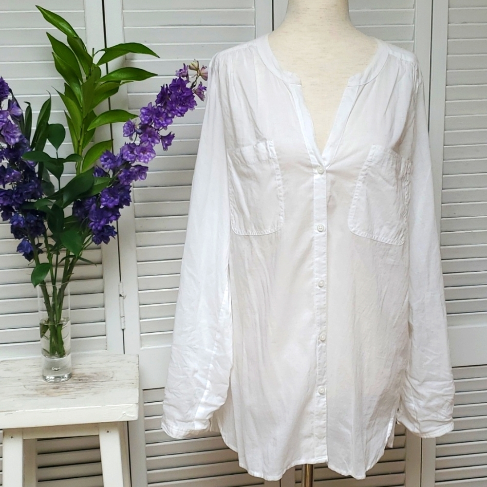 Ann Taylor LOFT Size M White Cotton Button Down With Roll Up Sleeves.